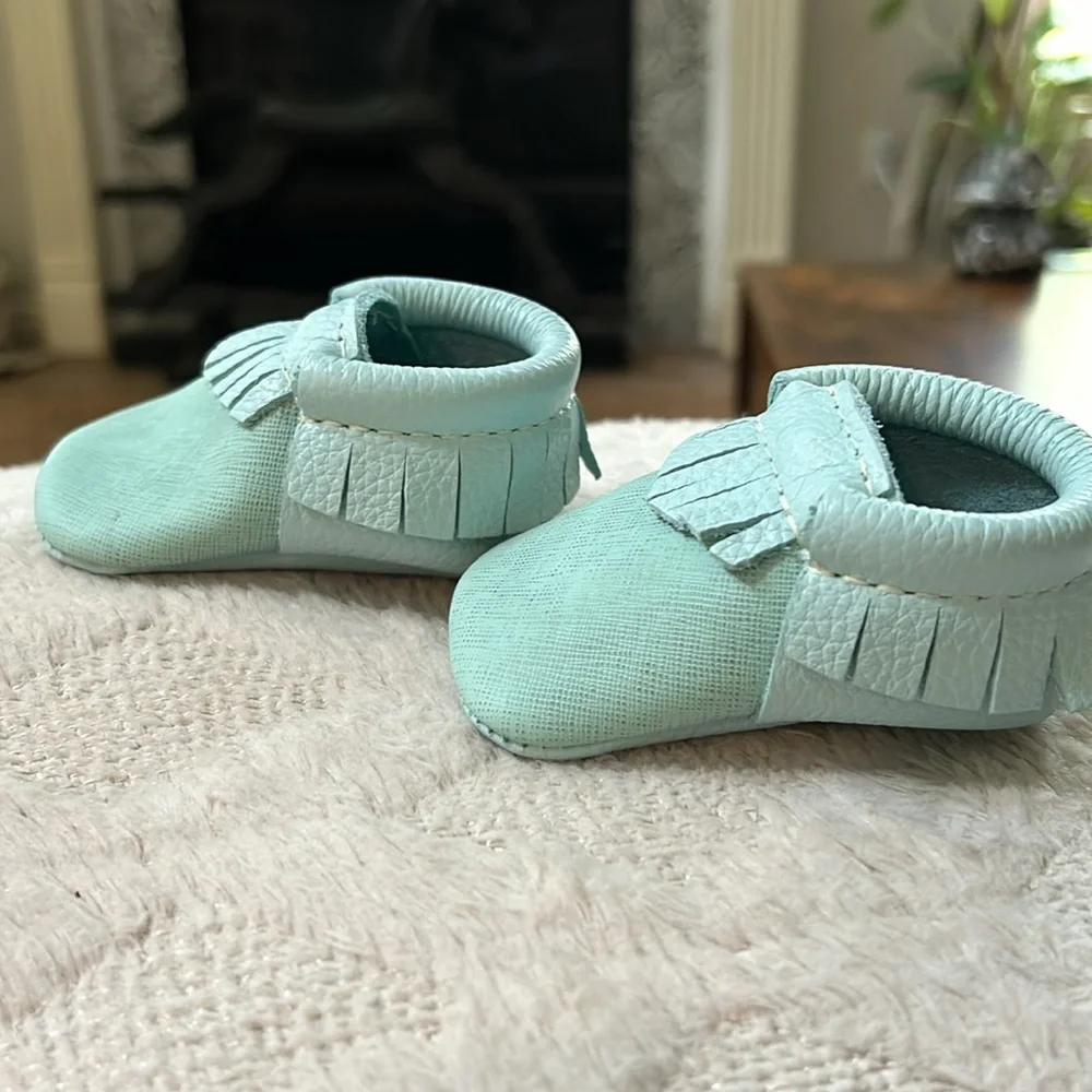 Baby premium leather Freshly Picked infant textured teal moccasins Size 1